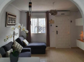 Lovely 2-Bed Villa 15 min drive to the Beach